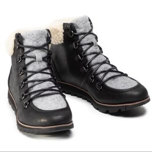 Sorel women’s lace cozy boot. Excellent condition- worn once for vacation.